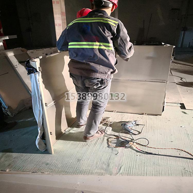 包柱铝单板正在安装中