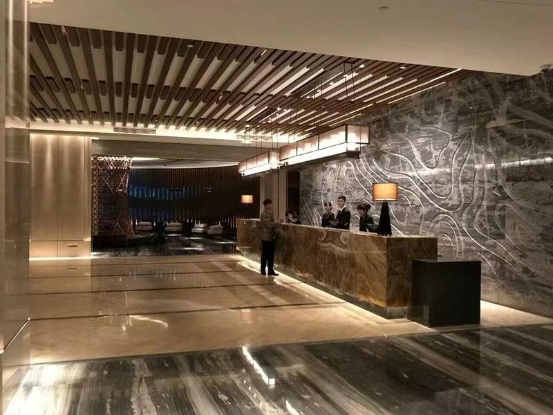 云南大理酒店_木纹铝方通