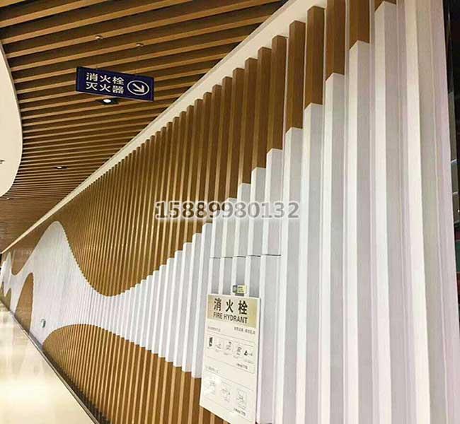 木纹铝方通墙面
